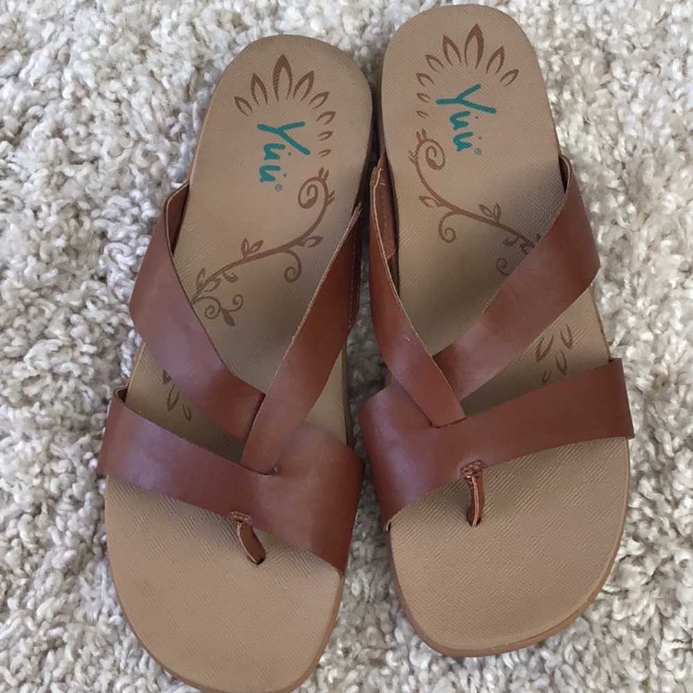 YUU Chloe Sandals Size 9 1/2M